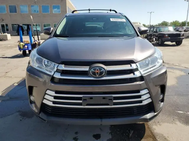 2019 TOYOTA HIGHLANDER SE  
