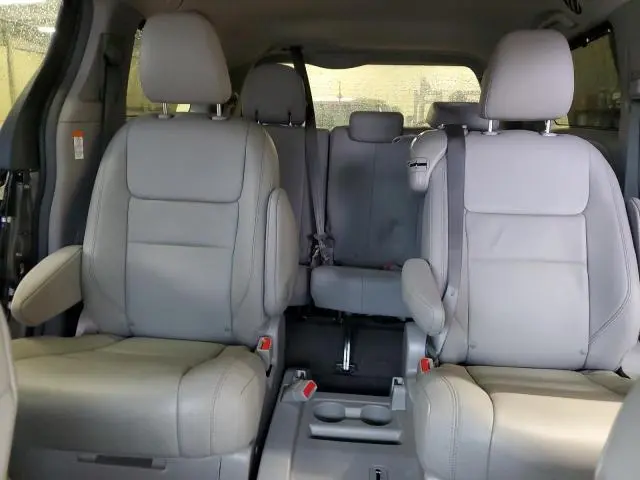 2015 TOYOTA SIENNA XLE  