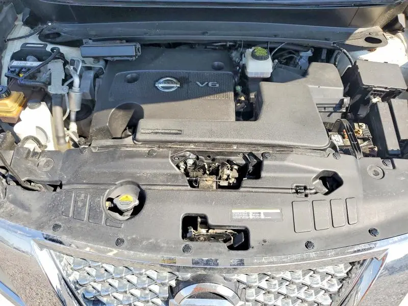 2016 NISSAN PATHFINDER SL  