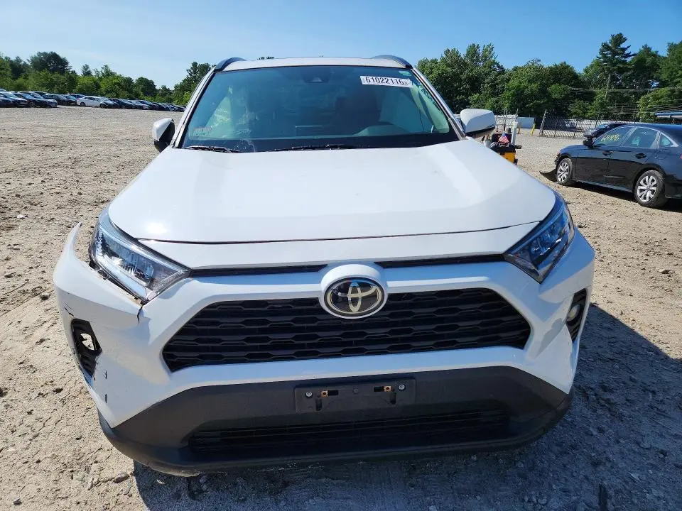 2021 TOYOTA RAV4 XLE  