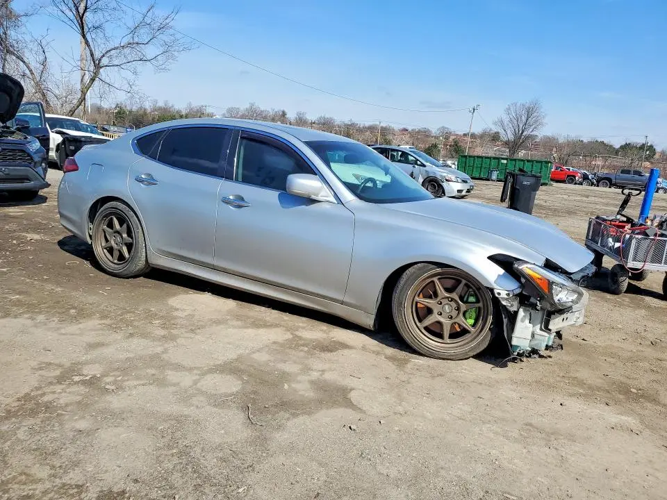 2011 INFINITI M37 X  