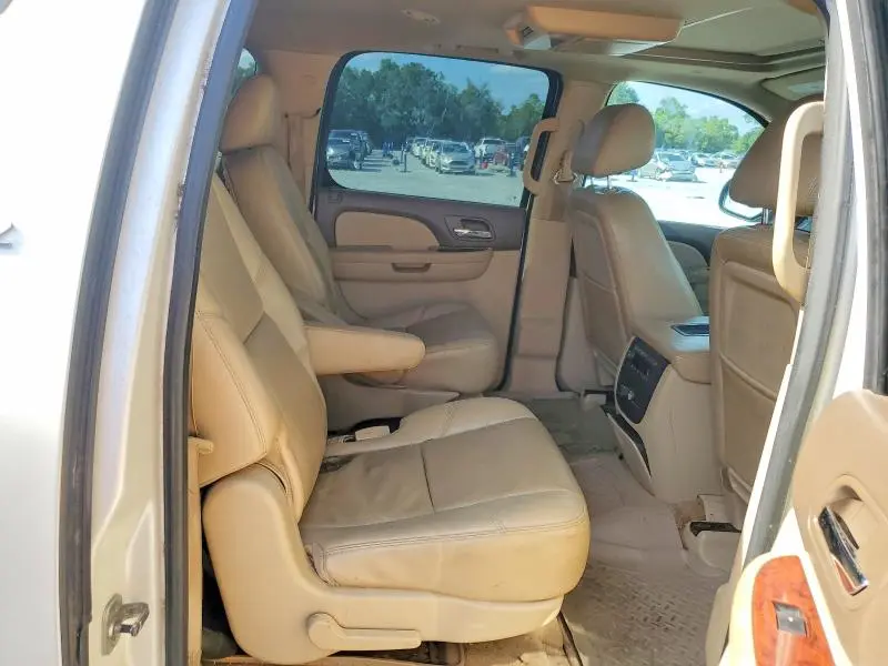 2011 CHEVROLET SUBURBAN C1500 LTZ  