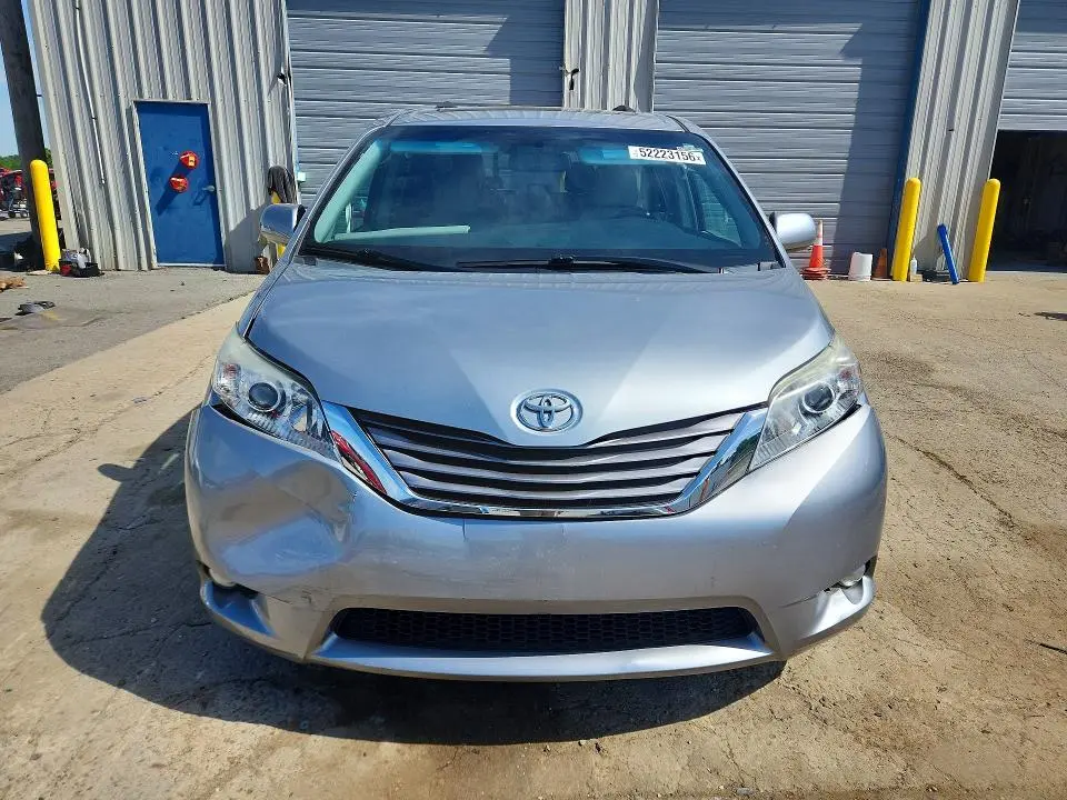 2016 TOYOTA SIENNA XLE 8-PASSENGER  