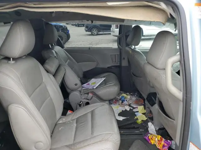 2017 TOYOTA SIENNA XLE  