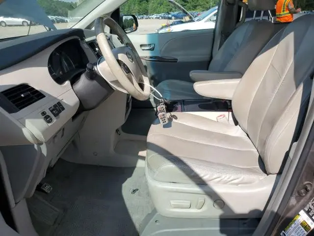 2024 TOYOTA SIENNA XLE  