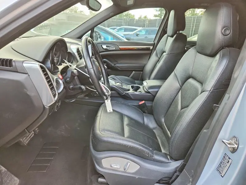 2016 PORSCHE CAYENNE   