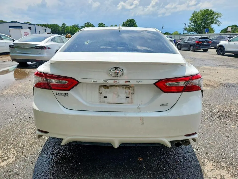 2019 TOYOTA CAMRY SE  