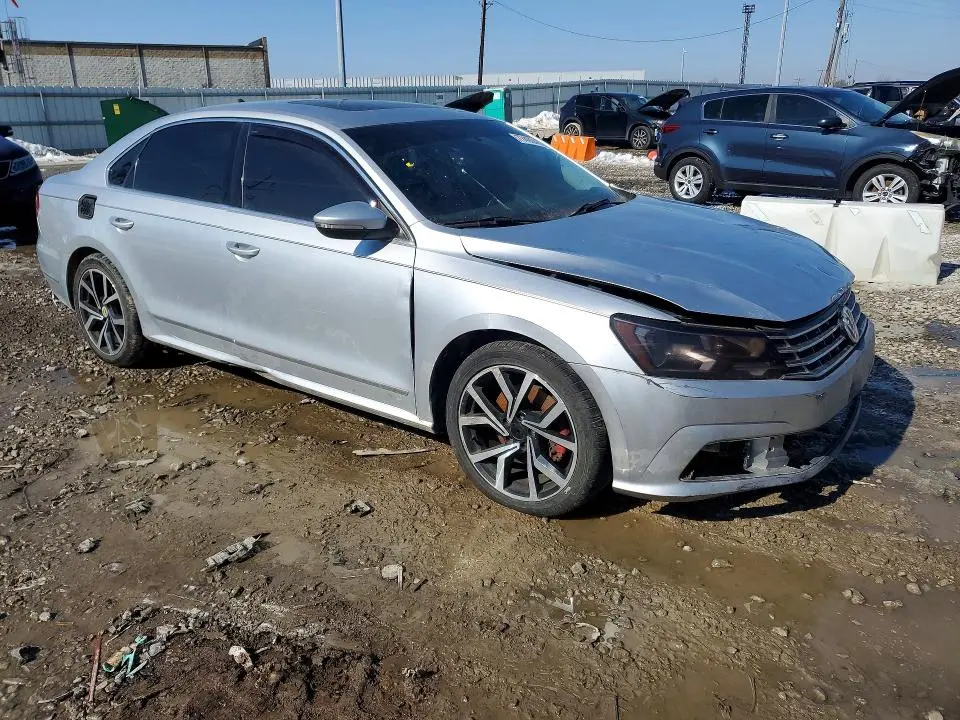 2016 VOLKSWAGEN PASSAT SE  