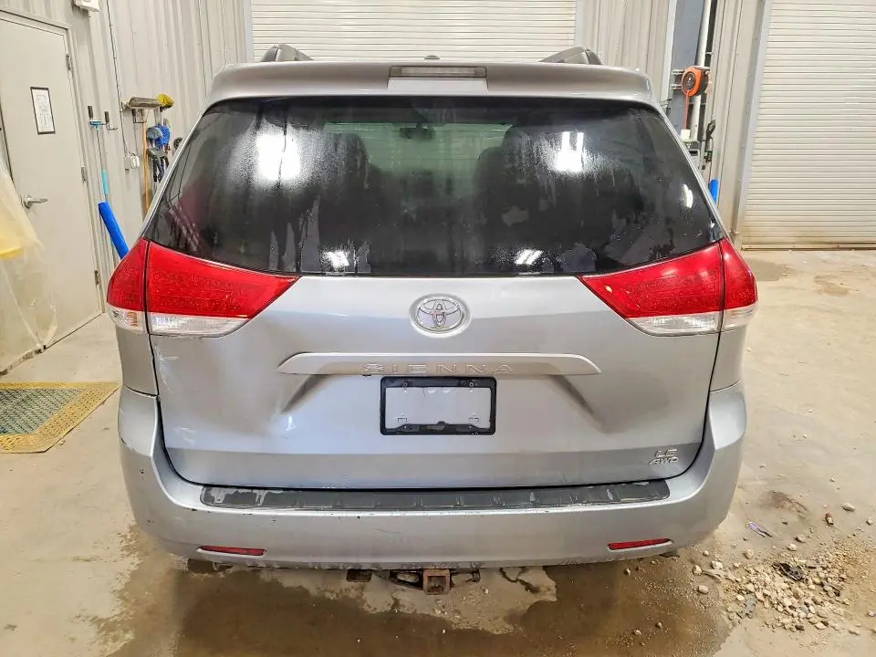 2011 TOYOTA SIENNA LE  