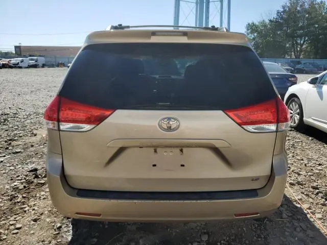 2013 TOYOTA SIENNA LE  