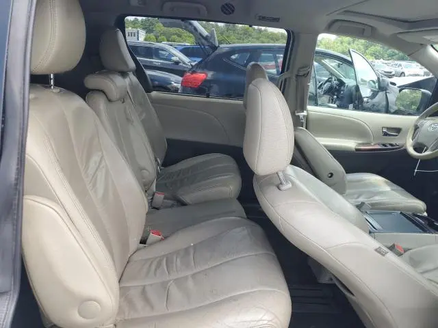2011 TOYOTA SIENNA XLE  