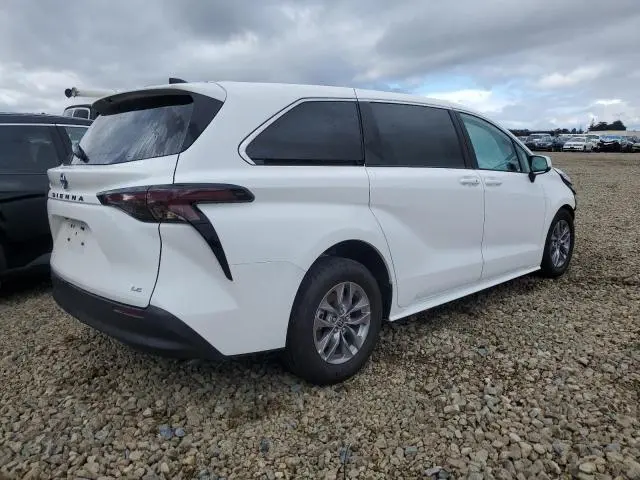 2025 TOYOTA SIENNA LE  
