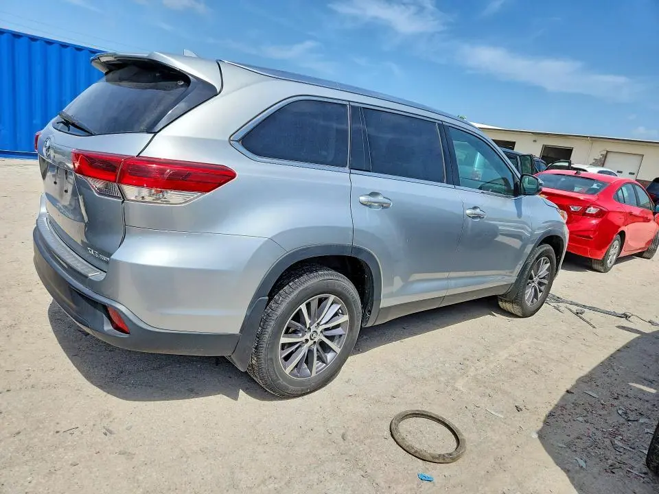 2019 TOYOTA HIGHLANDER XLE  