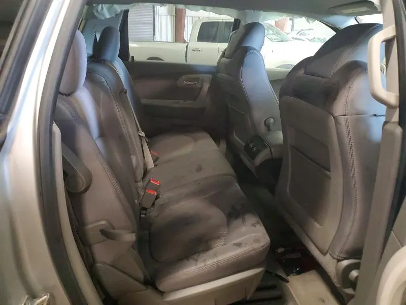 2010 CHEVROLET TRAVERSE LS  