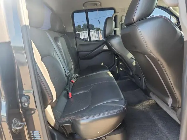 2010 NISSAN FRONTIER CREW CAB SE  