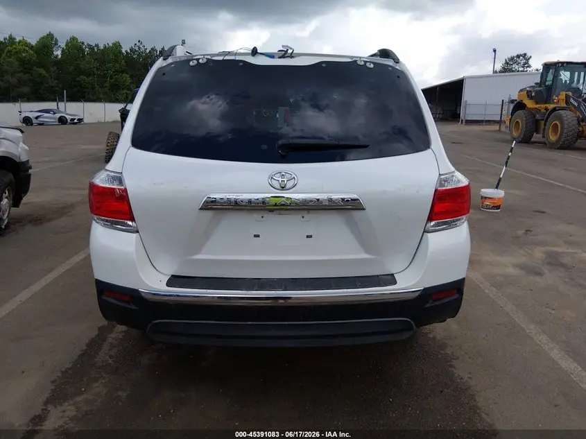2013 TOYOTA HIGHLANDER SE V6