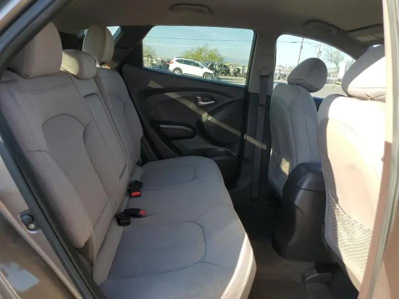 2010 HYUNDAI TUCSON GLS  