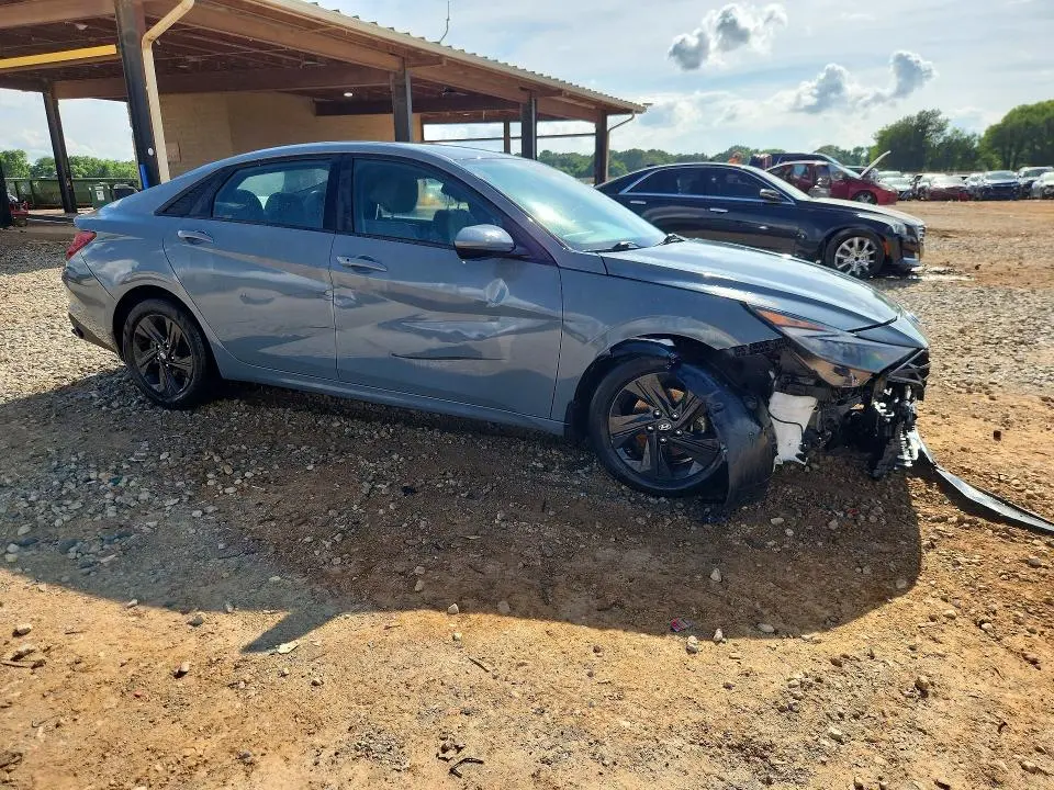 2022 HYUNDAI ELANTRA SEL  