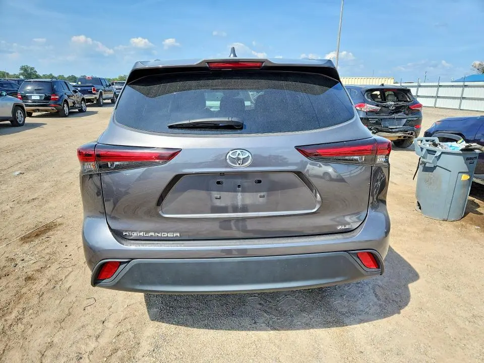 2024 TOYOTA HIGHLANDER XLE  