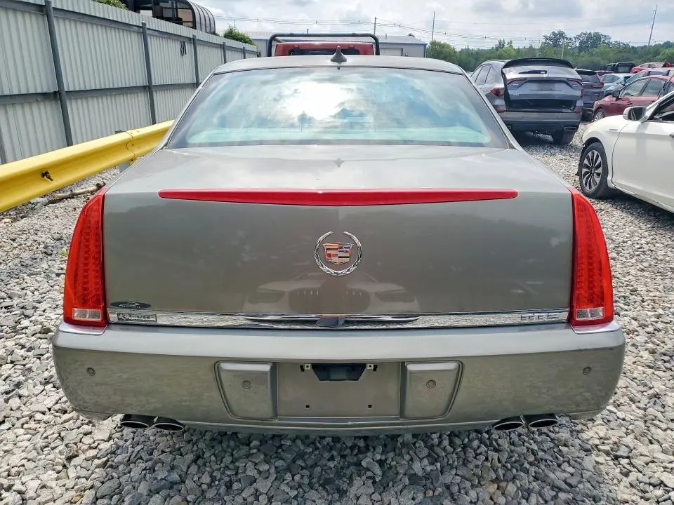 2011 CADILLAC DTS LUXURY COLLECTION  