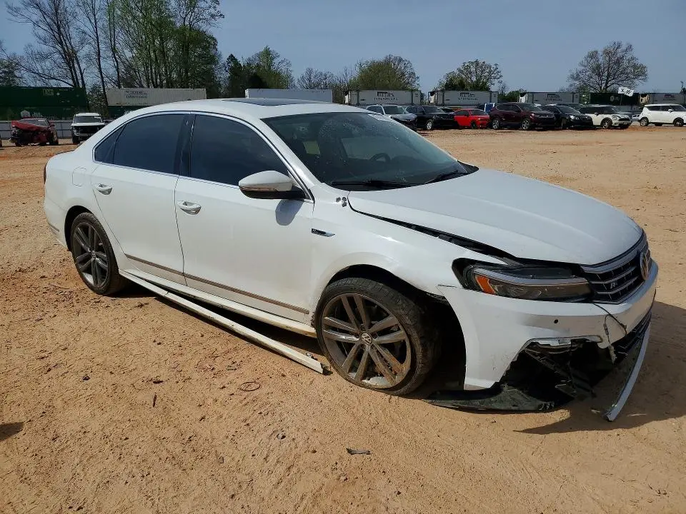 2019 VOLKSWAGEN PASSAT SE R-LINE  