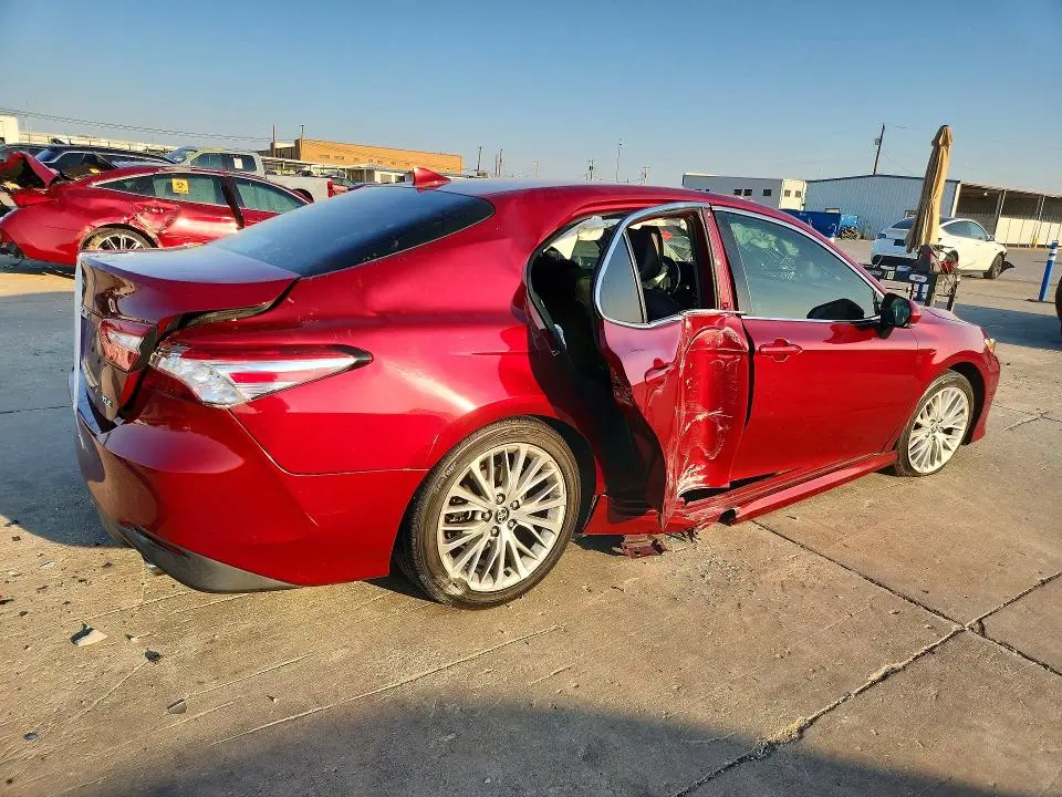 2020 TOYOTA CAMRY XLE  