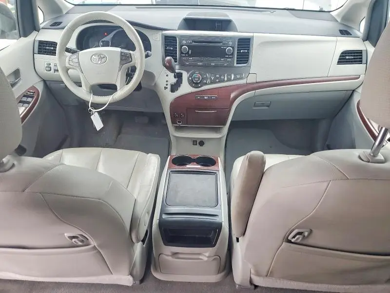 2012 TOYOTA SIENNA XLE  