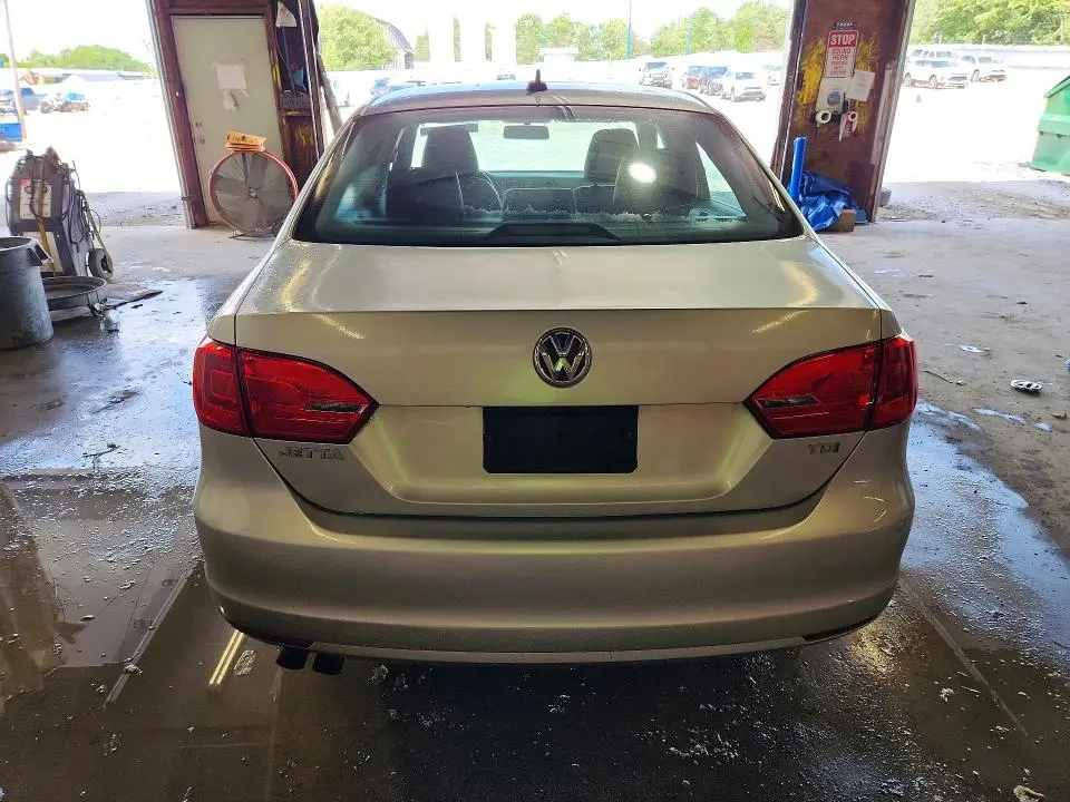 2011 VOLKSWAGEN JETTA TDI  