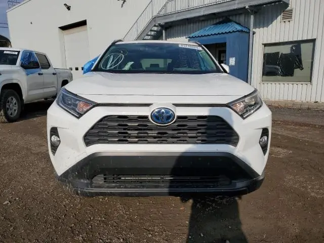 2021 TOYOTA RAV4 XLE  