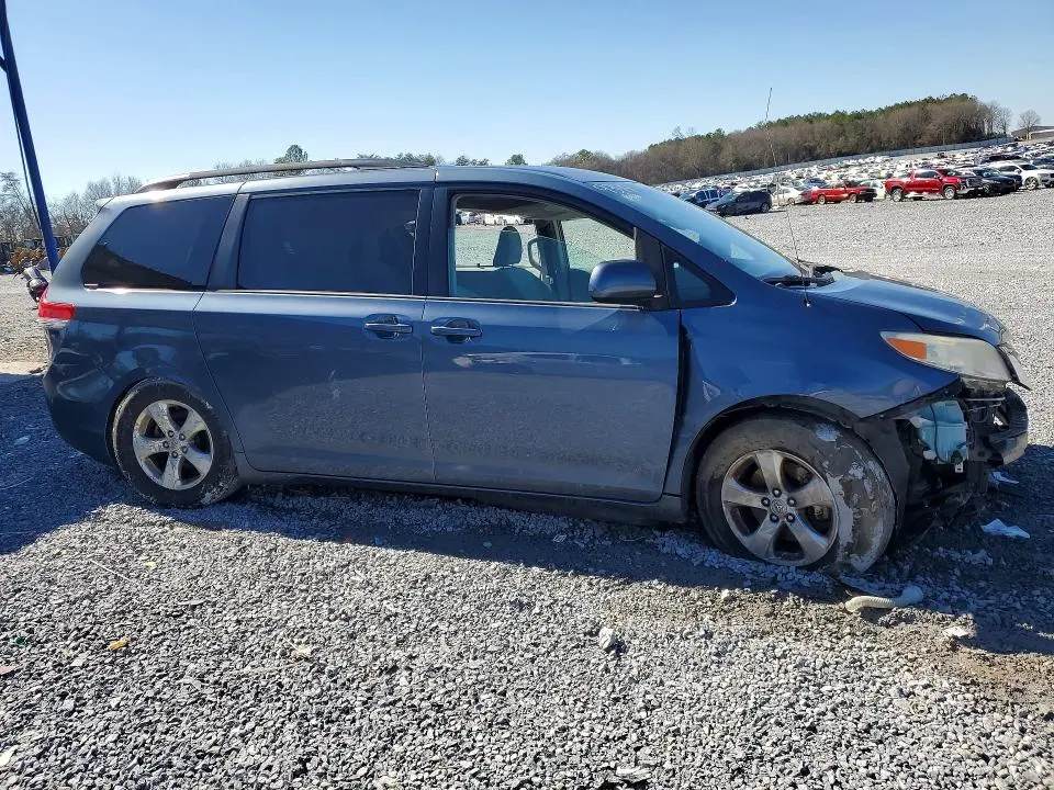 2014 TOYOTA SIENNA LE  