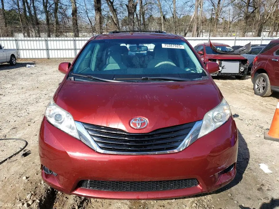 2011 TOYOTA SIENNA   