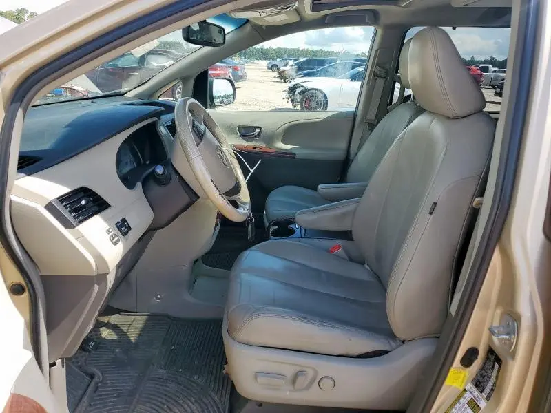 2012 TOYOTA SIENNA XLE  