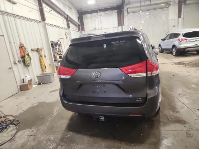 2013 TOYOTA SIENNA LE  