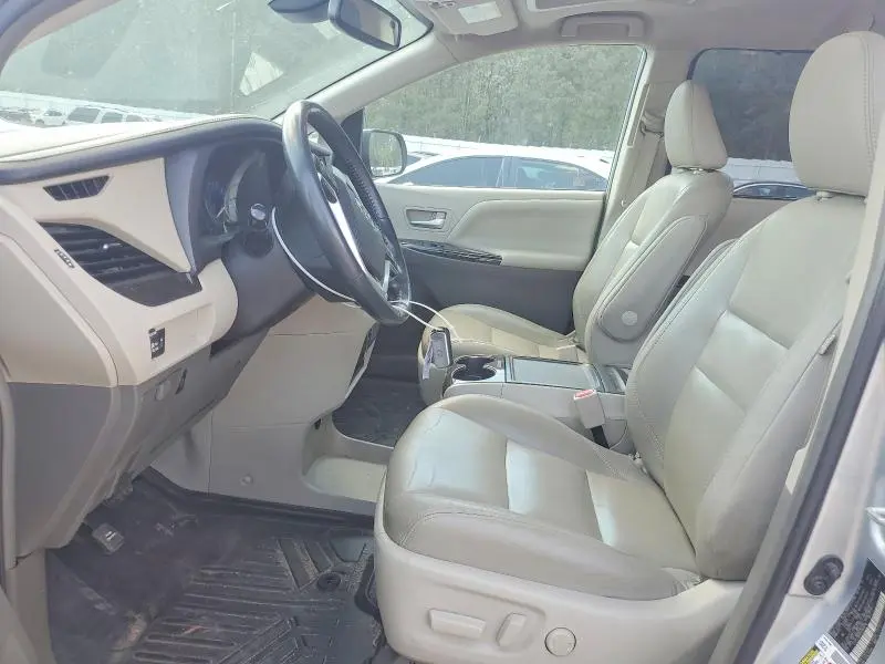 2019 TOYOTA SIENNA XLE 8-PASSENGER  