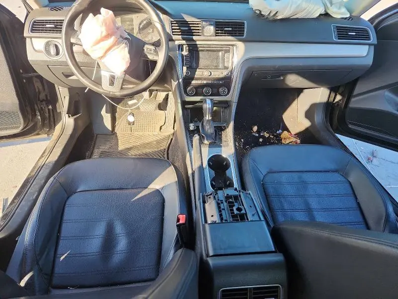 2015 VOLKSWAGEN PASSAT SE  