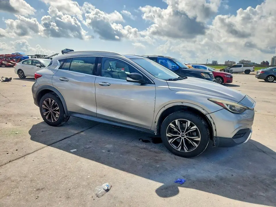 2019 INFINITI QX30 LUXE  