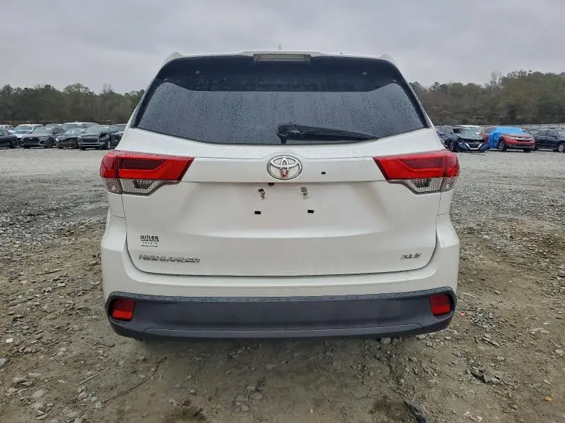 2019 TOYOTA HIGHLANDER SE  