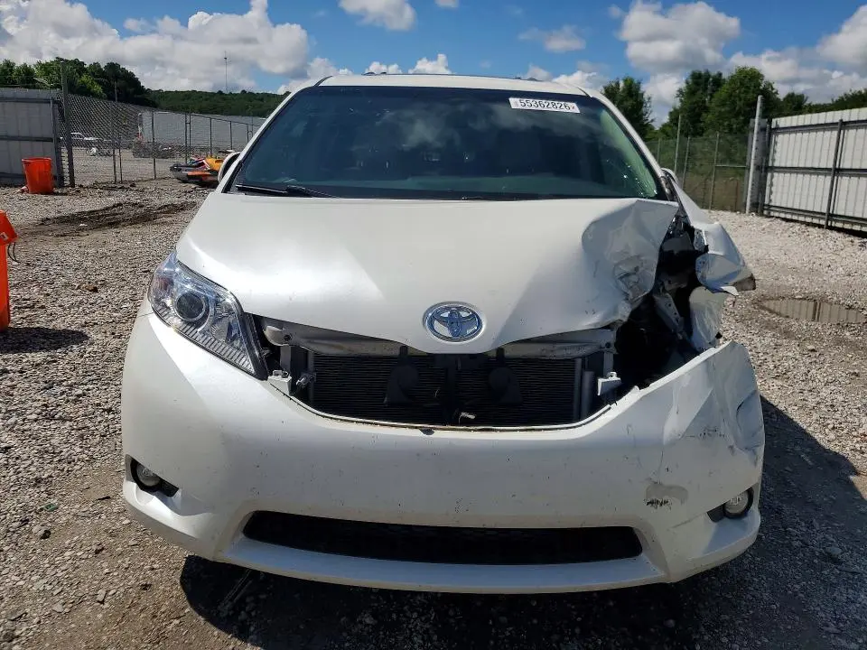 2017 TOYOTA SIENNA XLE PREMIUM 8-PASSENGER  