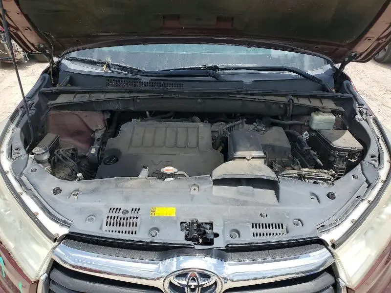 2016 TOYOTA HIGHLANDER LE  