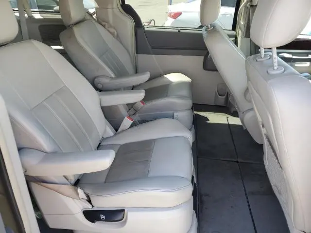 2010 CHRYSLER TOWN & COUNTRY TOURING  