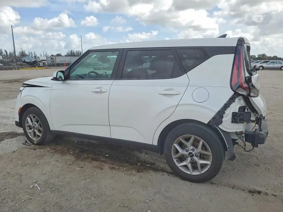 2023 KIA SOUL S  