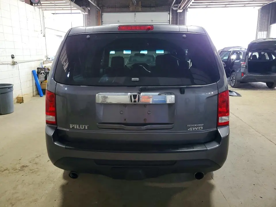 2015 HONDA PILOT SE  