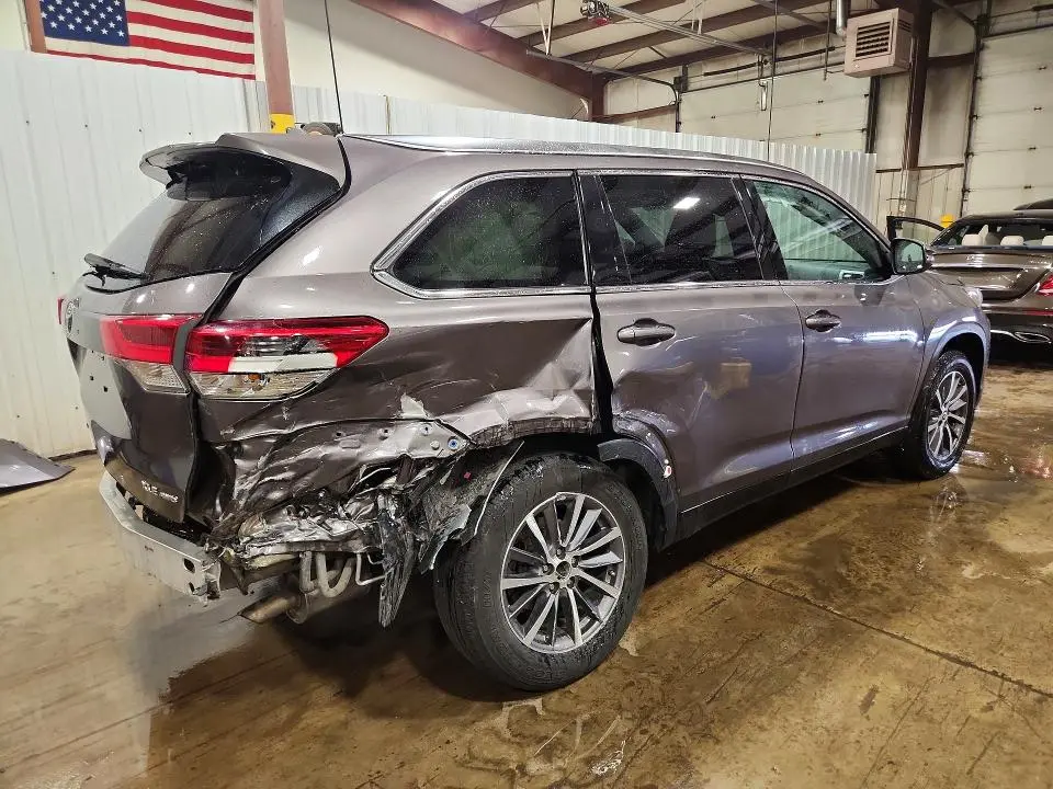 2019 TOYOTA HIGHLANDER XLE  