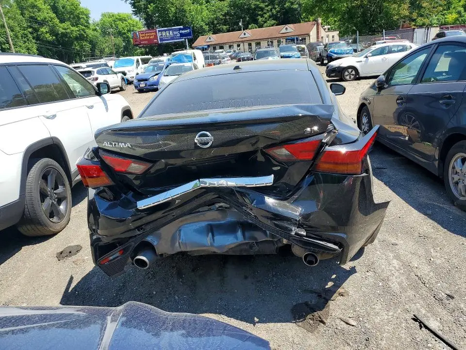 2022 NISSAN ALTIMA SR  