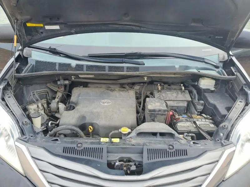 2013 TOYOTA SIENNA XLE 7-PASSENGER  