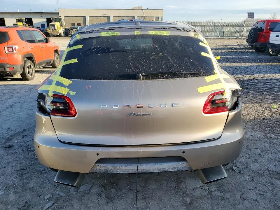 2018 PORSCHE MACAN   