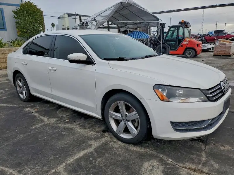 2015 VOLKSWAGEN PASSAT SE  