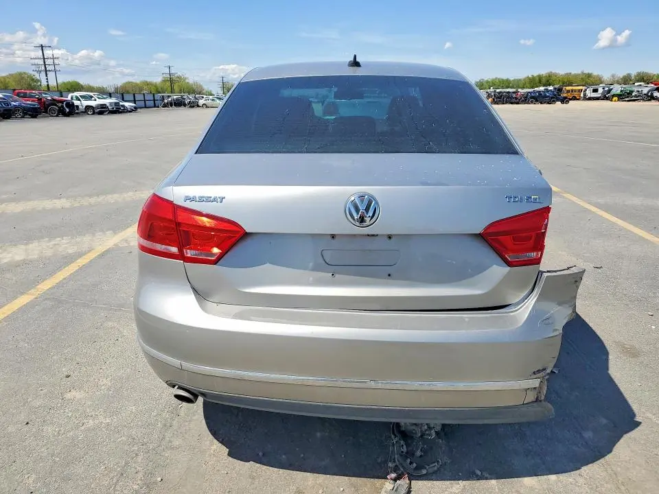 2013 VOLKSWAGEN PASSAT   