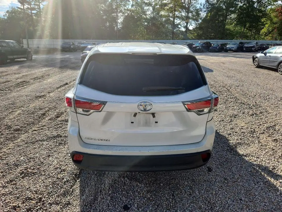 2016 TOYOTA HIGHLANDER LE  