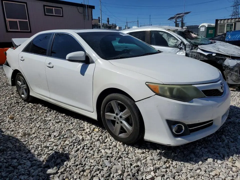2013 TOYOTA CAMRY SE  